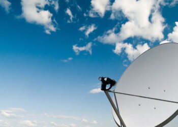 Entenda o prazo para substituir os modelos antigos de antena parabólica