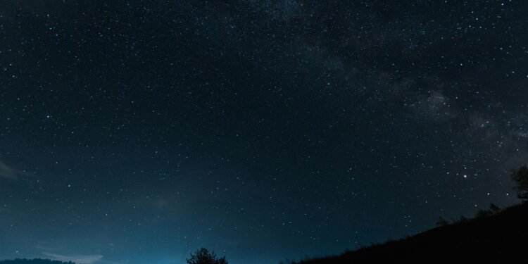 Essa estrela só aparece a cada 80 anos e poderá ser vista