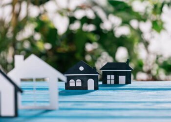 Conheça a cidade que possui uma casa em formato de sapato