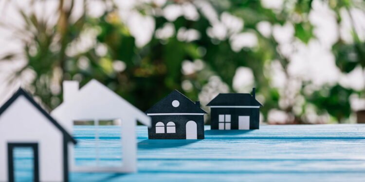 Conheça a cidade que possui uma casa em formato de sapato