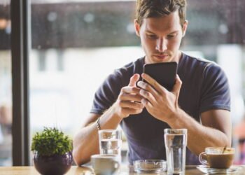 Visão embaçada, olhos cansados e flashes podem ser sinais graves e você não sabia