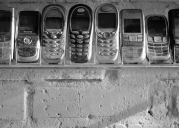 Celulares Tijolões: A Nova Tendência de Durabilidade