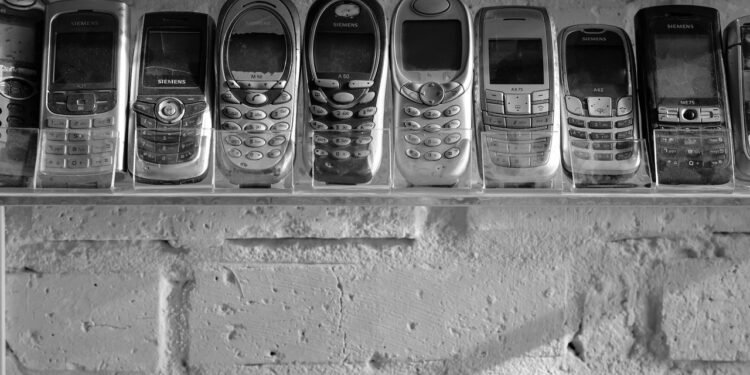 Celulares Tijolões: A Nova Tendência de Durabilidade