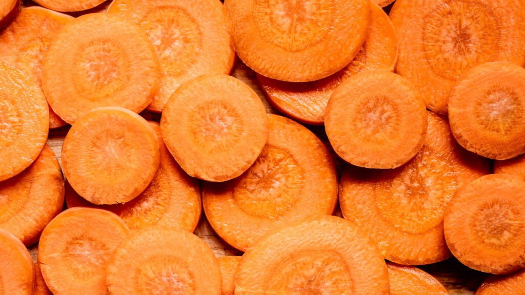 Como plantar cenoura em casa de um jeito fácil