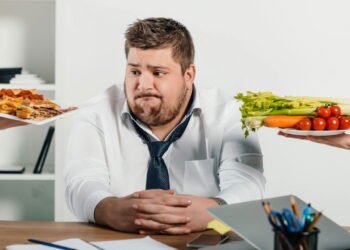 Conexão com a Comida: Como a Alimentação Consciente Melhora seu Bem-Estar Créditos: depositphotos.com / IgorVetushko