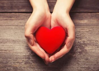 Por que dormir apenas 6 horas pode afetar seu coração?