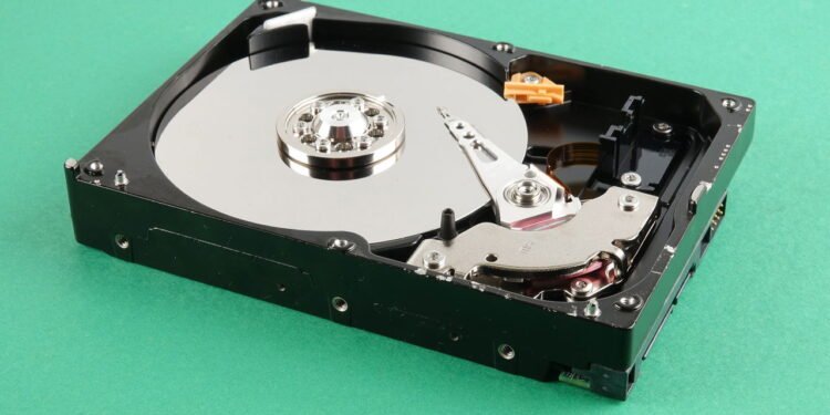 O primeiro disco rígido da história que pesava mais de 900 kg