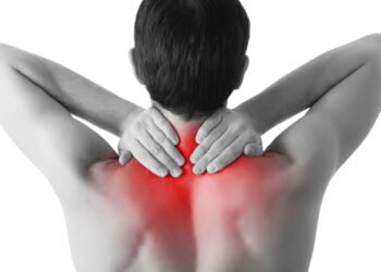 Exercício rápido de 5 minutos para aliviar tensão nos ombros