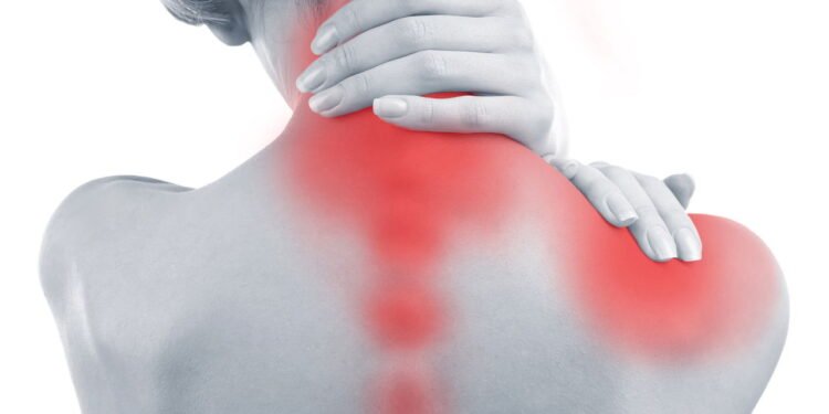 Fazer essas 5 coisas pode aliviar as dores nos seus ombros e costas de uma forma surreal