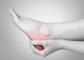 Quem tem dores nos pés precisa saber desta solução que pode salvar o seu dia