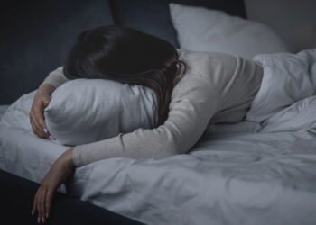 Esse simples hábito noturno pode acalmar a sua mente e te proporcionar uma noite de sono inesquecível