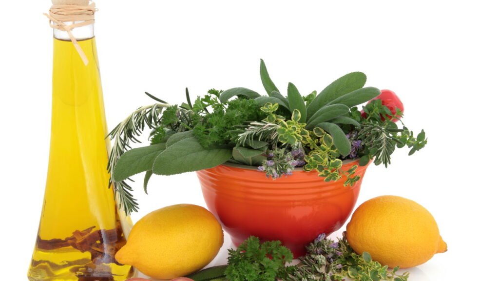 Como usar ervas aromáticas para transformar frutas e legumes em pratos irresistíveis