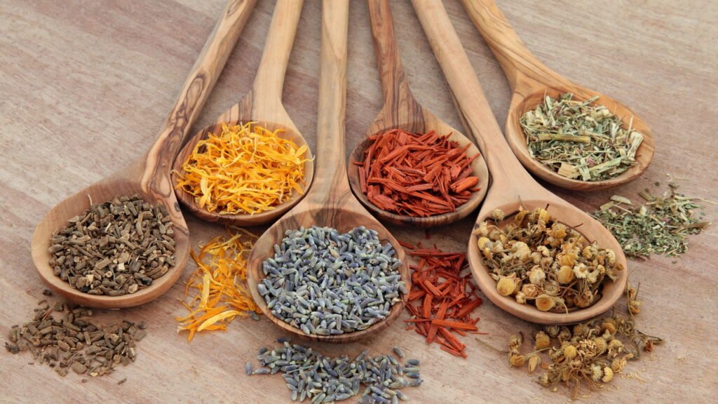 Como usar ervas aromáticas para transformar frutas e legumes em pratos irresistíveis