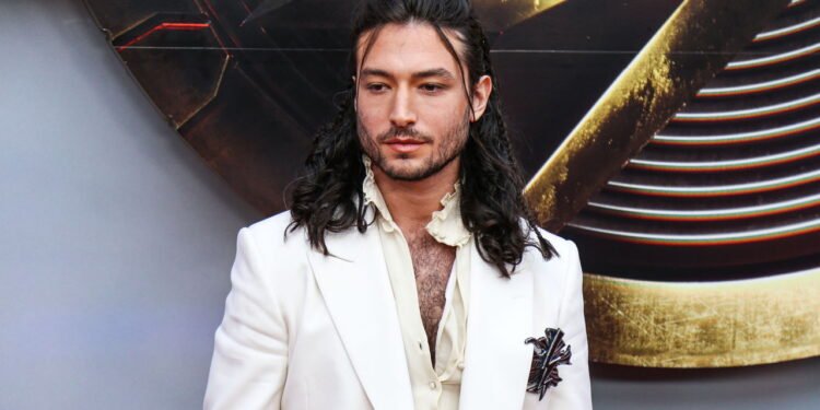 Quem é o ator de "The Flash" e qual sua fortuna?