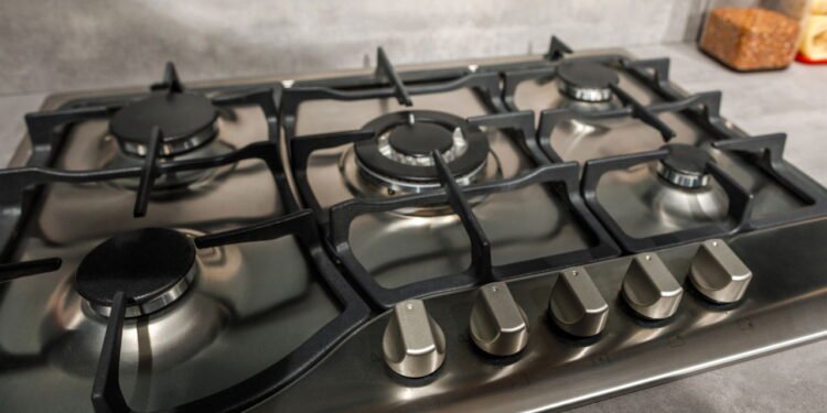 Conheça a maneira mais eficiente de limpar o fogão
