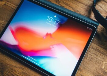 Apple planeja iPad Pro dobrável com Face ID sob a tela e bordas mais finas