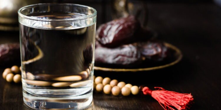 A bebida natural que auxilia na saúde da pele e cabelos