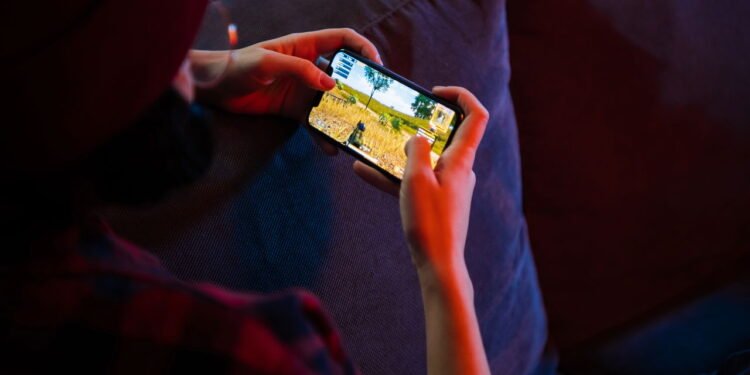 Jogos celular - Créditos: depositphotos.com / romankosolapov