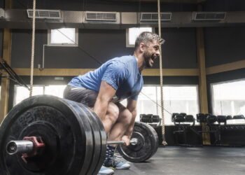 Treino de 5 minutos que fortalece joelhos e articulações sem sobrecarga