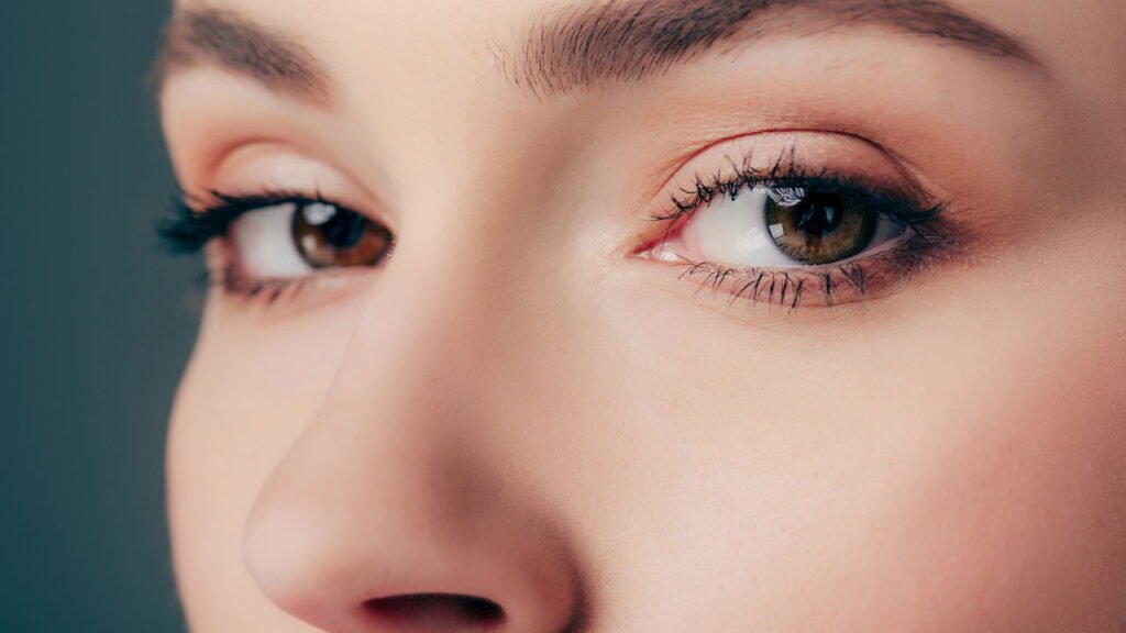 Quem tem entre 20 e 30 anos precisa saber disso para melhorar a saúde dos olhos!