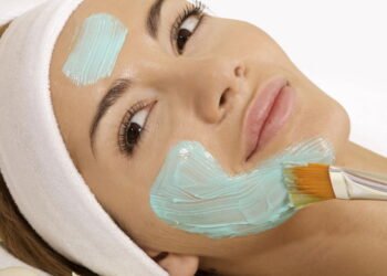 A rotina que vai ajudar quem tem a pele madura a se cuidar da maneira correta