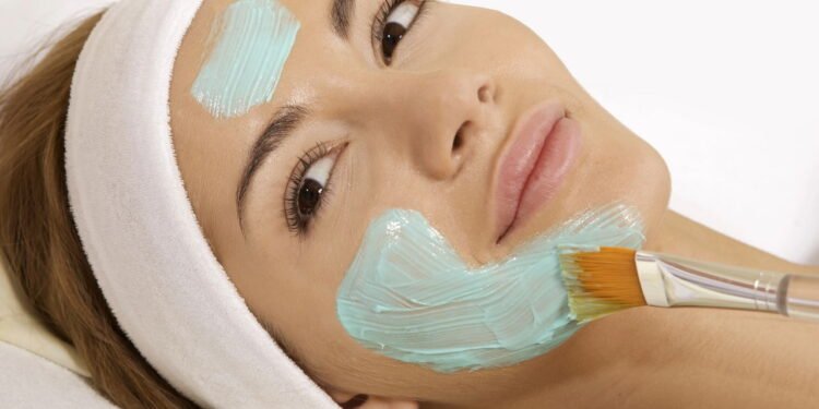 A rotina que vai ajudar quem tem a pele madura a se cuidar da maneira correta