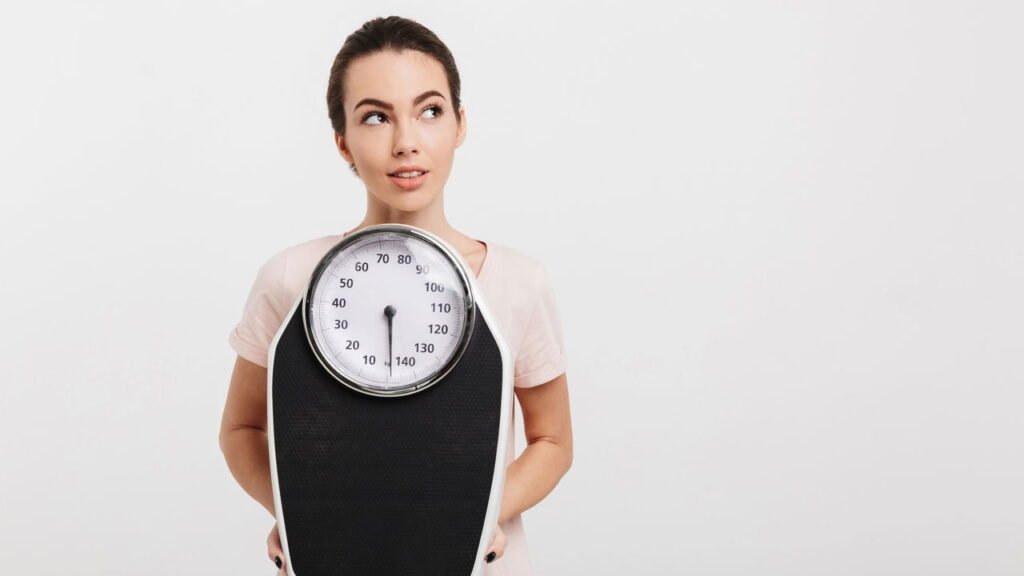 Esses hábitos aumentam o seu peso mesmo que você se alimente e treine bem