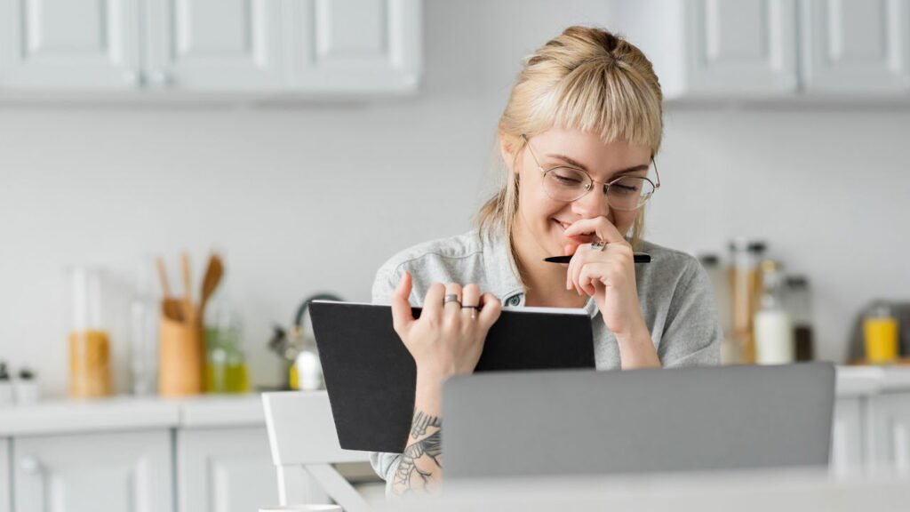 Entenda os benefícios dos cochilos para a sua saúde e saiba quando fazer