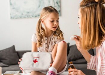 Como montar um kit de primeiros socorros básico para ter em casa e no carro