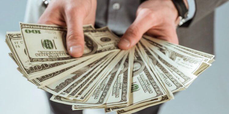 As 10 pessoas mais ricas do mundo de 2025 segundo a Forbes