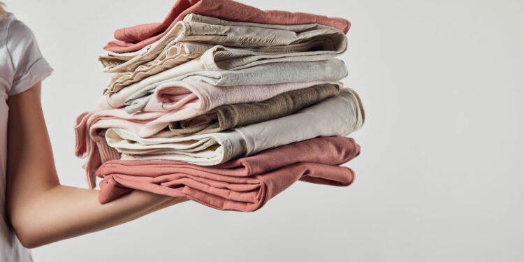 As melhores dicas para tirar pelos de roupas