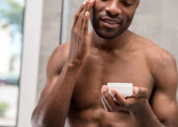 O erro que a maioria dos homens comete e que afeta a aparência da pele