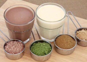 Receita de suco verde que ajuda no ganho de força e energia no treino