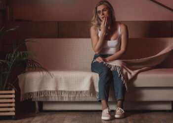 Pequena rotina de alongamento antes de dormir para relaxamento profundo