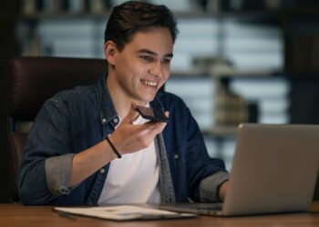 A clonagem de voz é real e pode ser perigosa! Saiba como se proteger