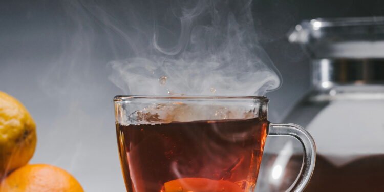 O chá de anis-estrelado contém anetol, principal composto ativo responsável pela ação carminativa  - Créditos: depositphotos.com / VadimVasenin