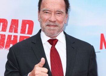 O fisiculturista que se tornou bilionário de Hollywood