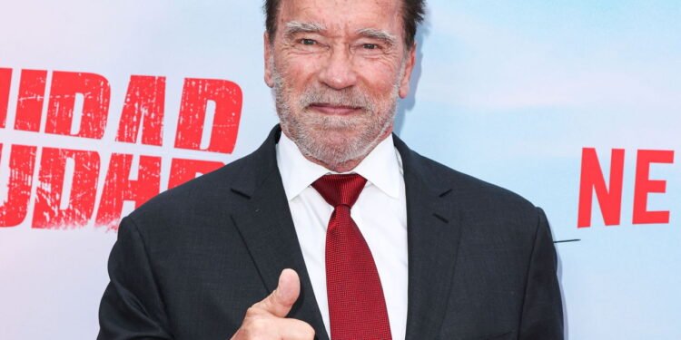 O fisiculturista que se tornou bilionário de Hollywood