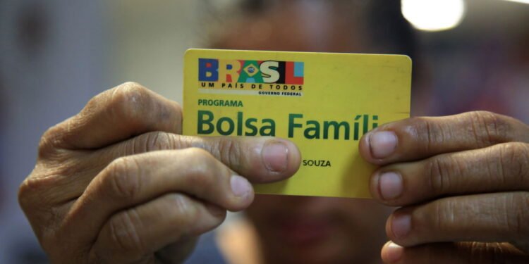 Conheça o Benefício que pode substituir o Bolsa Família
