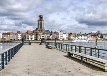 Conheça a cidade onde jovens pagam menos aluguel ao conviver com idosos