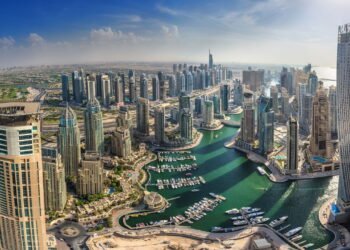 Conheça a cidade onde robôs limpam as ruas 24h por dia