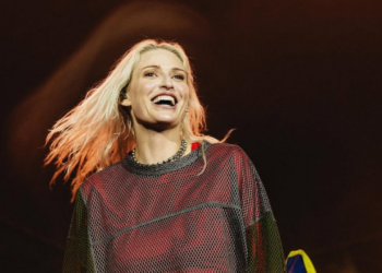 Emily Armstrong de Linkin Park diz que foi "forçada" a virar cantora