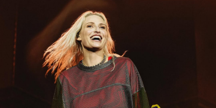 Emily Armstrong de Linkin Park diz que foi "forçada" a virar cantora