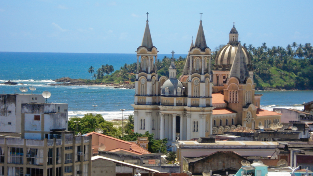 Esse paraíso baiano é perfeito para quem busca conforto e praias charmosas