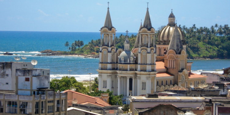 Esse paraíso baiano é perfeito para quem busca conforto e praias charmosas