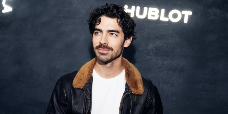 Veja a fortuna atual do ex-astro teen de Camp Rock