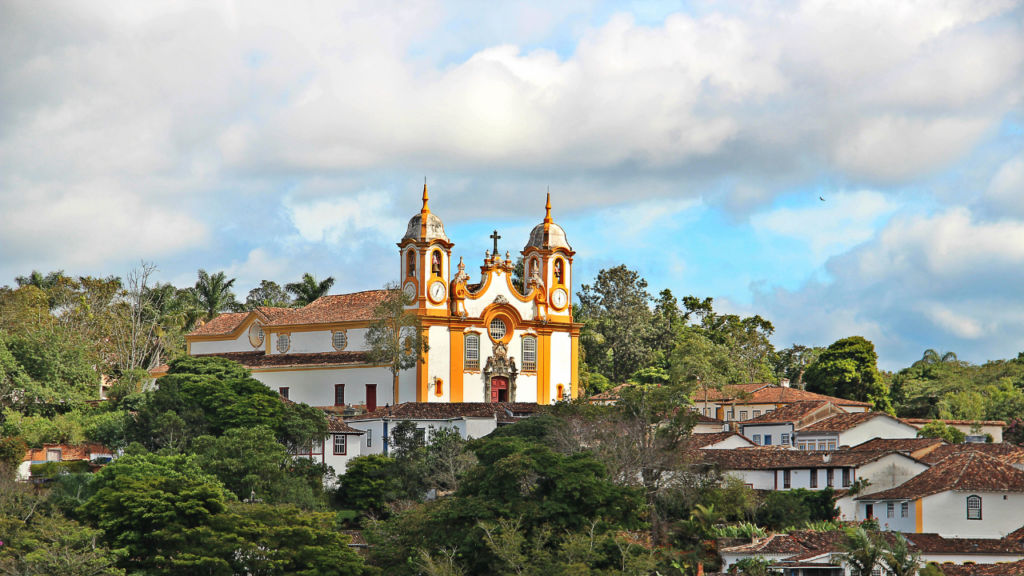 A cidade histórica conhecida por transportar seus visitantes ao passado com sua beleza colonial
