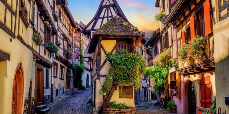 Esse vilarejo francês paga moradores para cuidar de jardins históricos