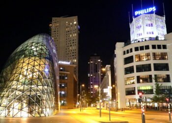 Conheça a cidade onde as ciclovias brilham no escuro com energia solar