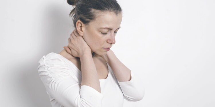 Fibromialgia precisa ser tratada, e você pode contar com a ajuda desses exercícios